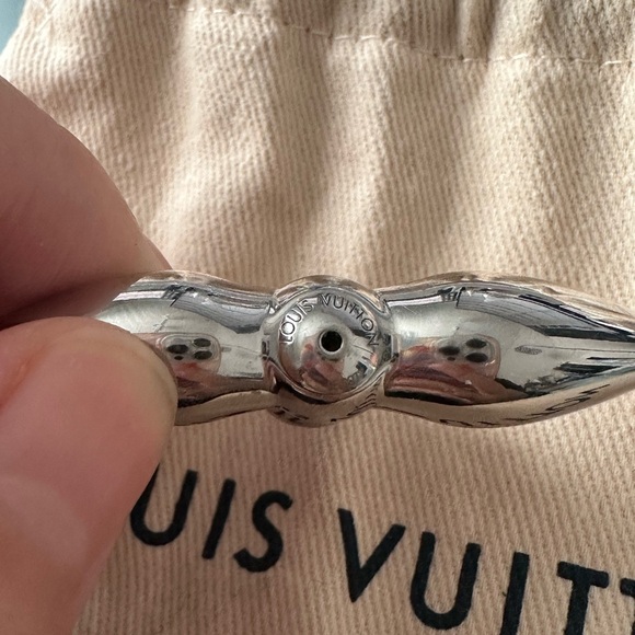 Louis Vuitton Louisette Earrings in large - Picture 5 of 6